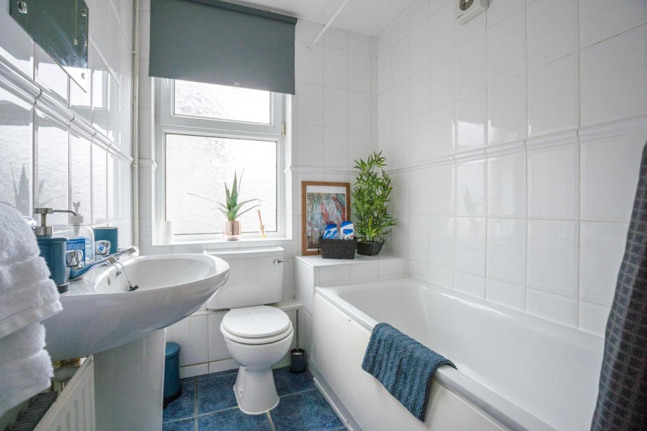 The Ella Fitzgerald - Modern 2 Bedroom Apartment, Super Close To City Centre Cardiff Exterior photo